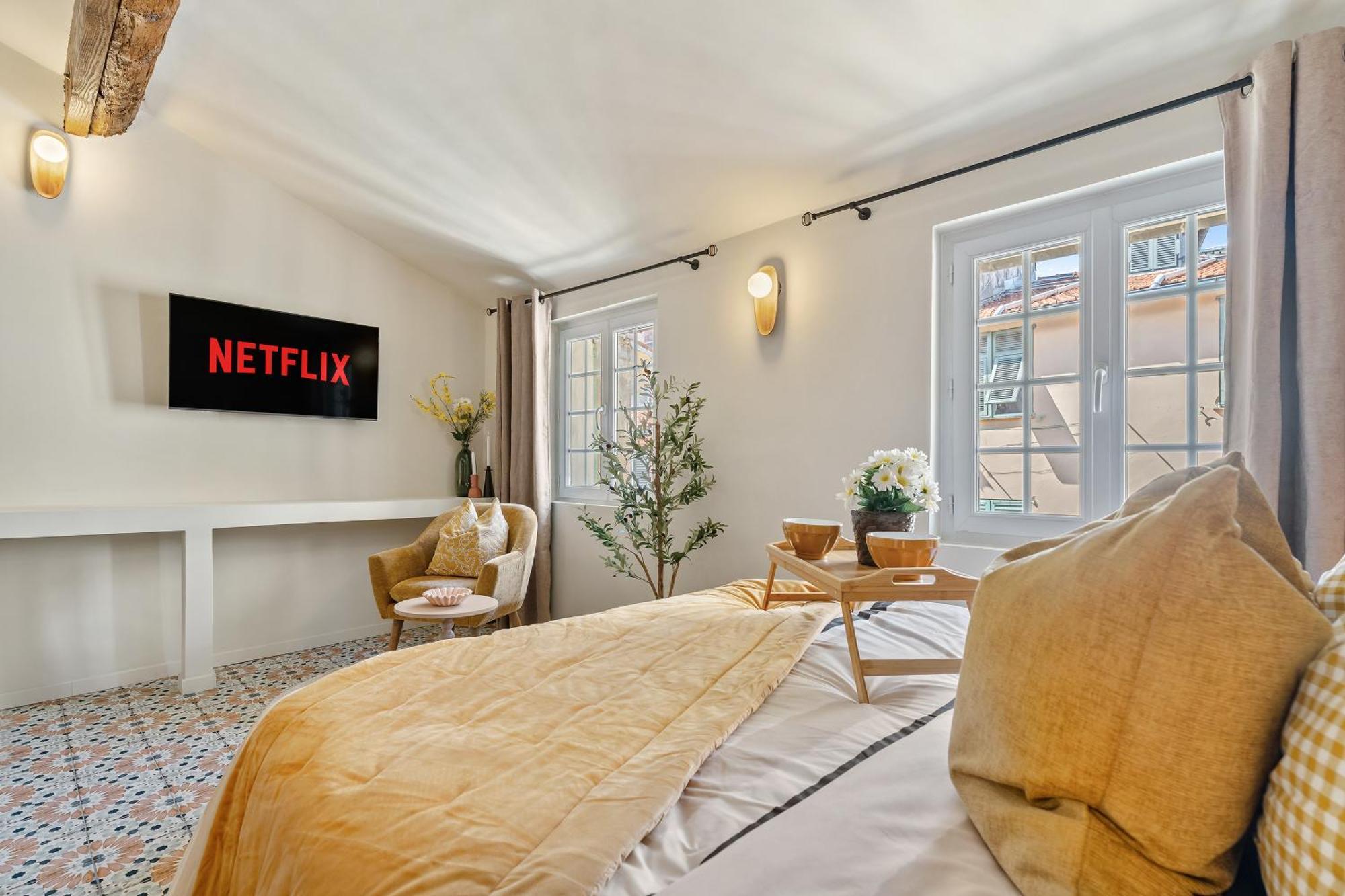 Renting - - Authentic Loft Old Rooftop View & Charm *
