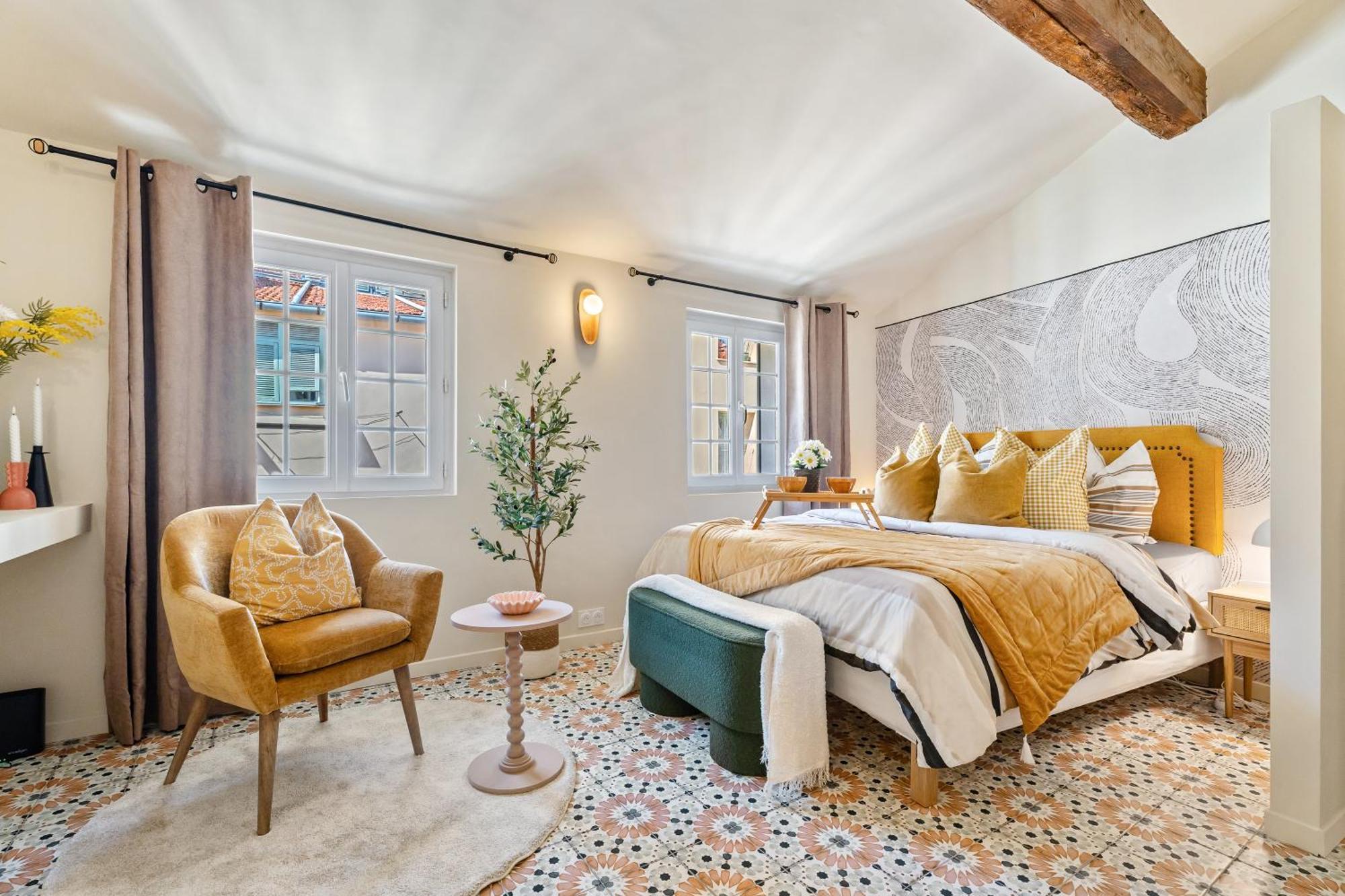 Renting - - Authentic Loft Old Rooftop View & Charm *